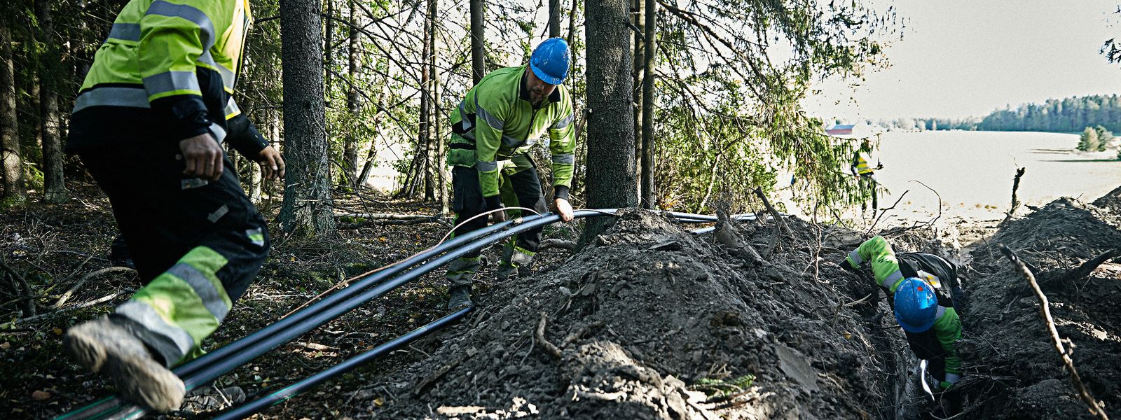 Cable workers installing Axal-TT medium voltage cable in rough terrain